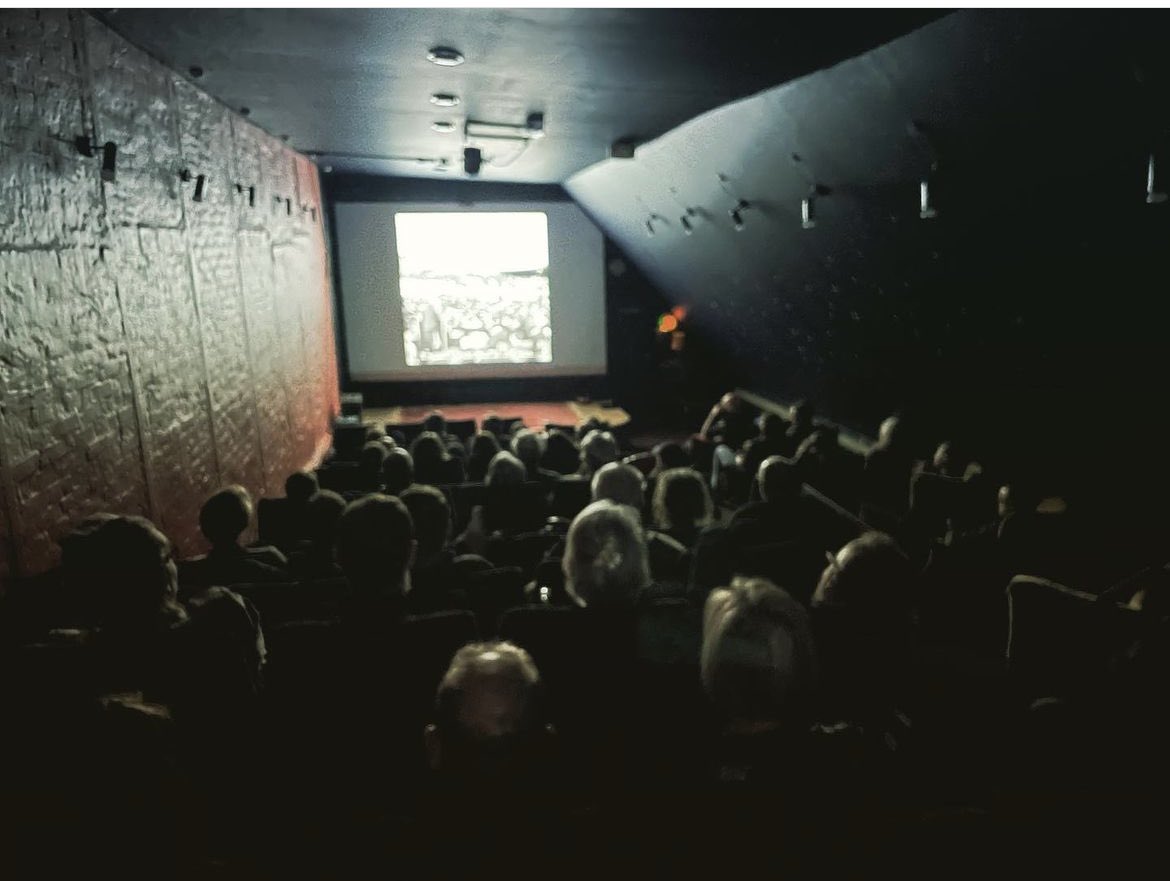 Vi er meget taknemmelige for den fornemme opbakning til årets festival. Endnu en fyldt sal til aftenens <a href="/RedStarFC/">Red Star FC ✪</a> film. 

Imorgen er sidste chance for at opleve årets festival. Find billetter her:  billetto.dk/search?text=sh…