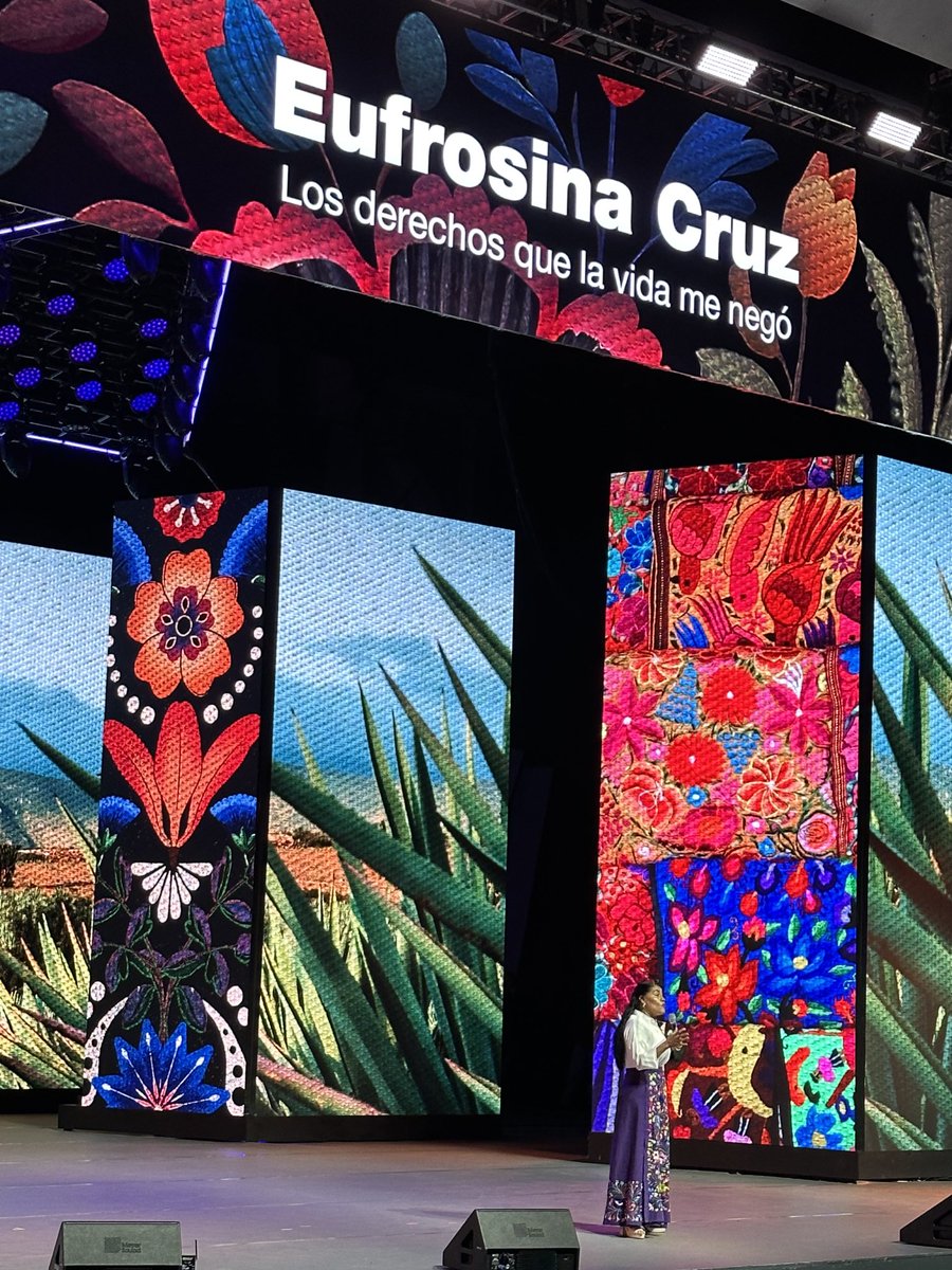 Una gran mujer que nos enseña cómo hay que vivir que soñar #FestivaldelasIdeas ⁦<a href="/EufrosinaCruz/">Eufrosina Cruz</a>⁩