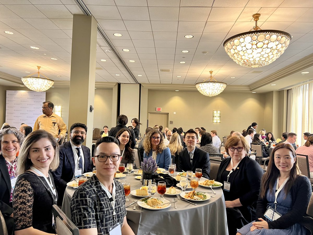 Paeanox's tweet image. Lunch time at residents forum meeting. It’s great to meet people and hear their stories with different backgrounds! @KMirza @AndrianusStefen @Pathologists @PennPathLabMed #PathTwitter #rfec #caprf #nola