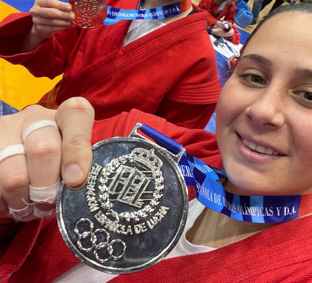 🏅 Nuestra compañera <a href="/AnaFuentesRios/">ANA FUENTES</a> no deja de conseguir un logro tras otro. Hoy ha sido subcampeona de España de lucha ¡Enhorabuena!