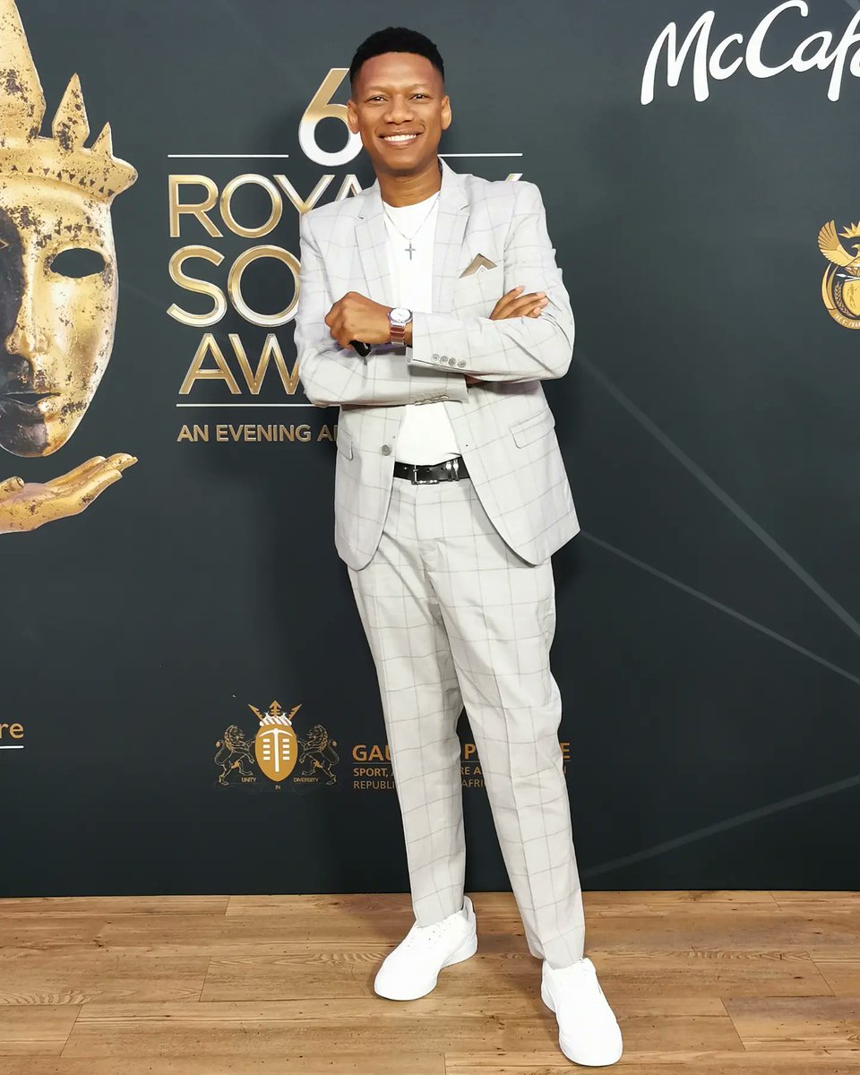 ProVerbMusic's tweet photo. Honored the invitation to guest present an award at the #RoyalSoapieAwards #6RSA #AnEveningAmongStars https://t.co/ZT4OT5kMob