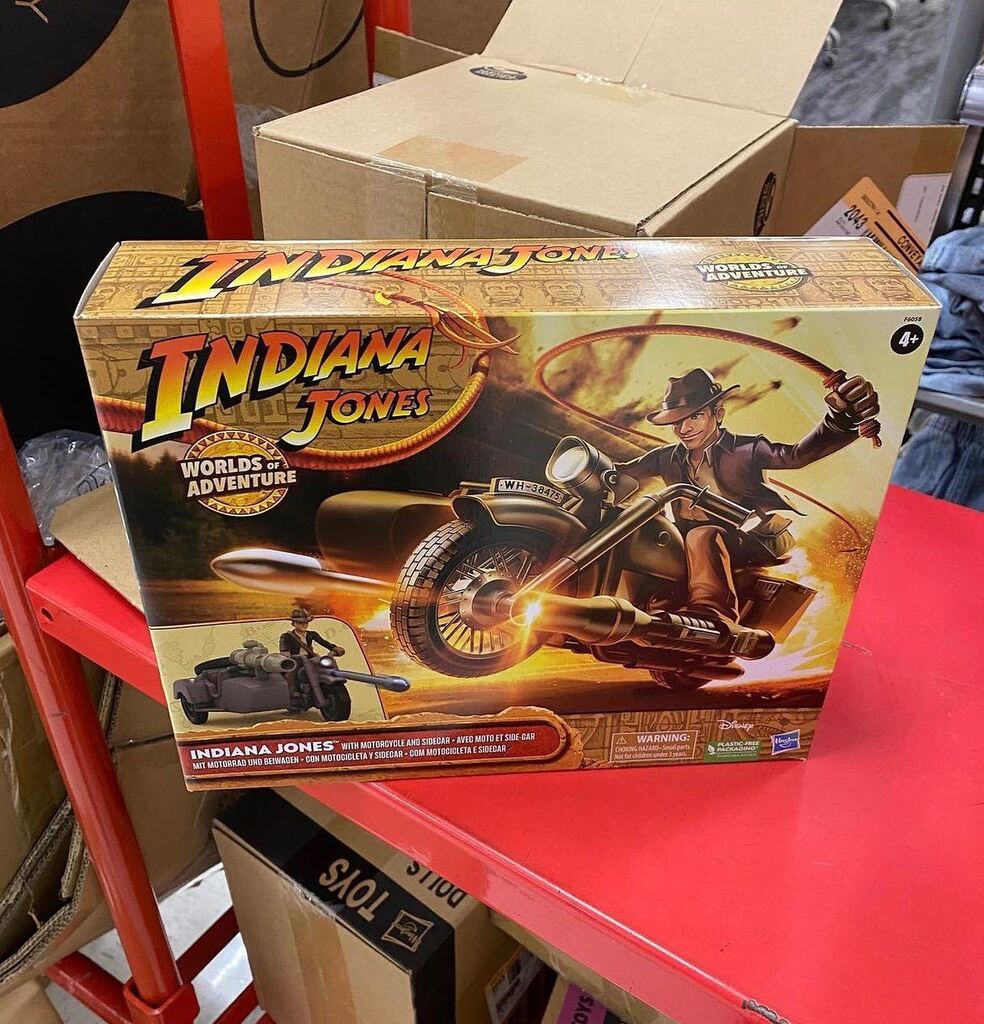 aic_podcast's tweet photo. 🤠THE ADVENTURE BEGINS🤠
The new @hasbropulse #IndianaJones Worlds of Adventure sets are starting to hit Target. This comes along with reports of the action whip and 12” Indy hitting as well. Thanks to @figurefan4 for sharing their find in Kansas.
#happyhunting
#toys #toyc… https://t.co/8eH0qaottn
