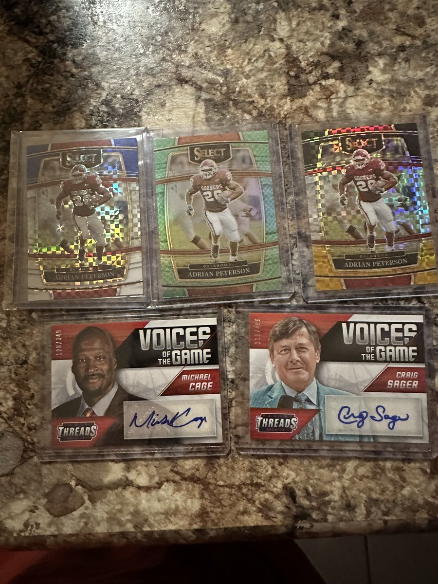 SoonerSwaggar's tweet image. Fun, fun, fun, mail day!  3 more the Rainbow, My buddy Michael Cage &amp;amp; a tear jerker RIP Craig Sager #setbuilder #whodoyoucollect @ooDRUCIFERoo @CardPurchaser @AdrianPeterson @NBAonTNT @SHAQ