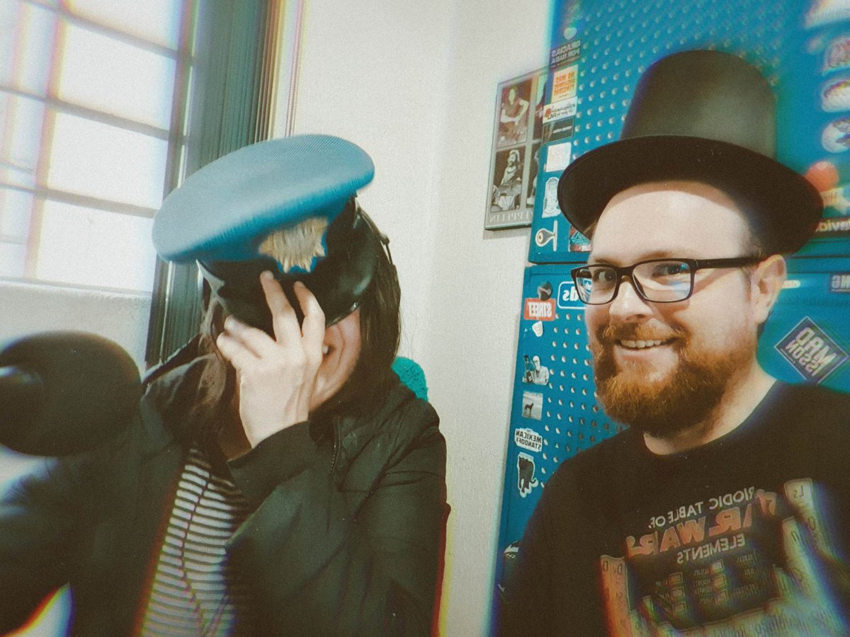 nofm_radio's tweet photo. Estrenos chidos y no tan chidos. @SensorMxRadio con @missflirt y @vikingomorales. En vivo ahora #porNoFM https://t.co/WmTsBcODbd https://t.co/SD0EyRgger