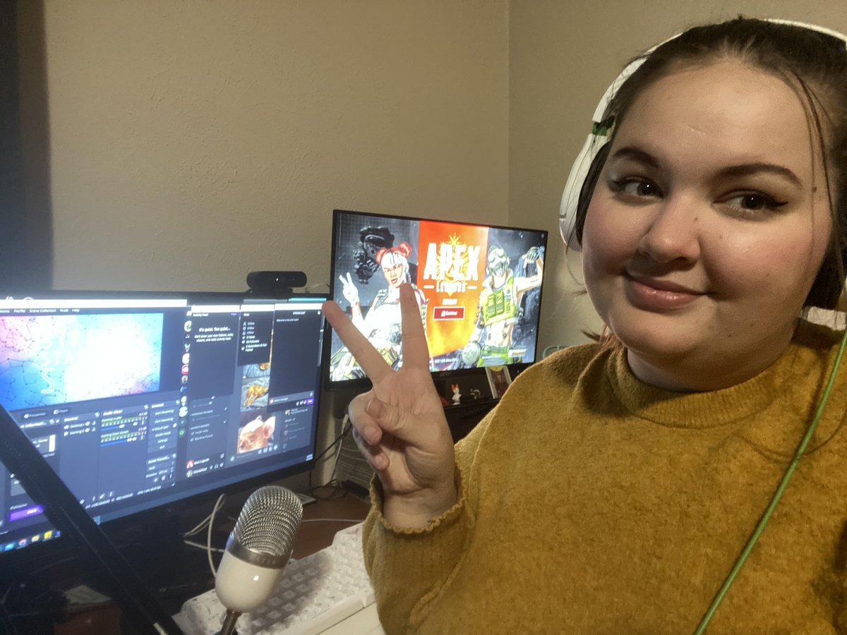 ItsCharliePond's tweet photo. We are live right now, possibly with a new main?? Replies!
#twitchstreamer #smallstreamer #femalestreamer #apexlegends https://t.co/fWOhUeP4GC