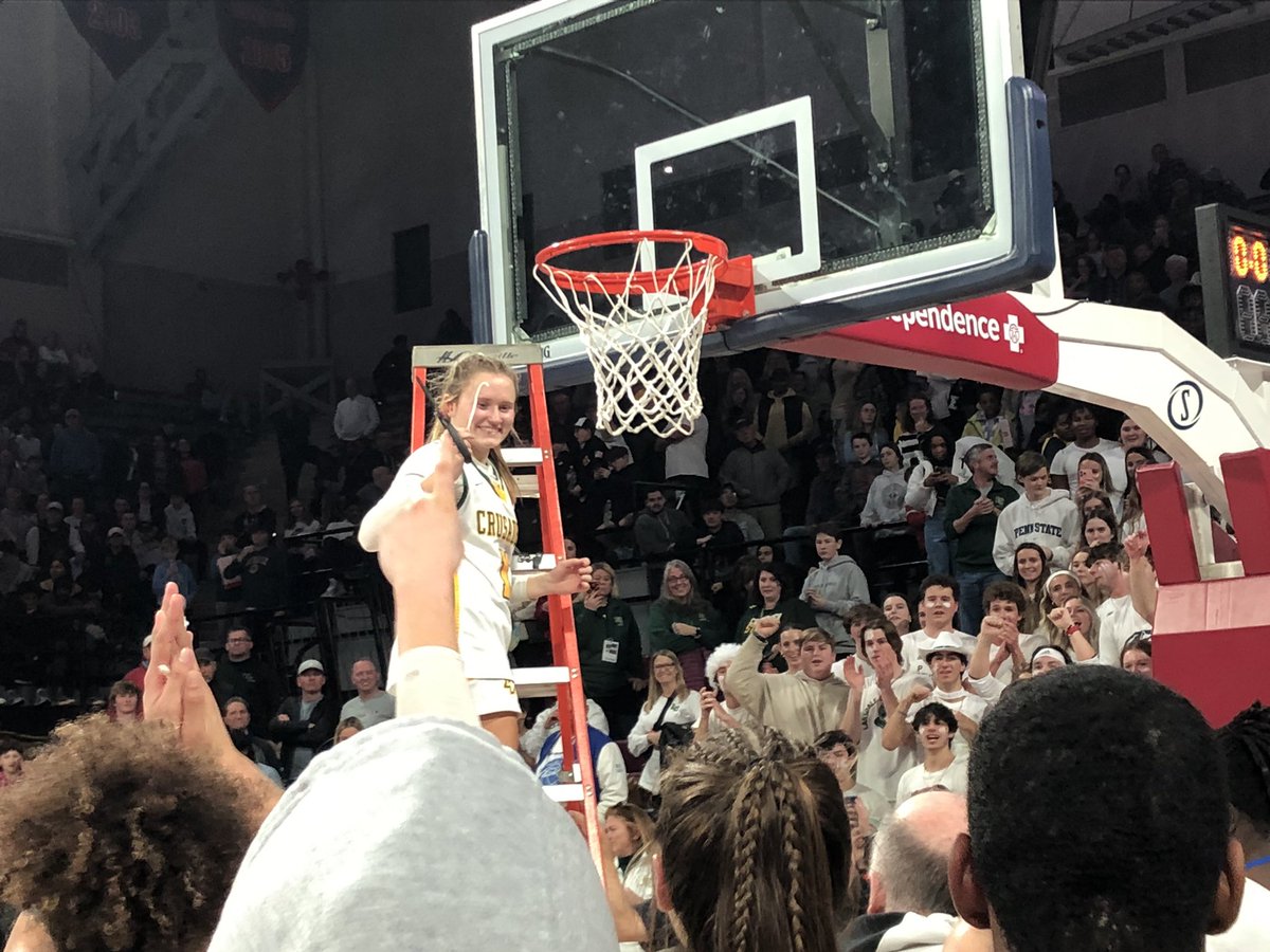 ADRobinson3's tweet photo. Hero @oliviaboccella with her piece of net https://t.co/SLfp8zK9dF