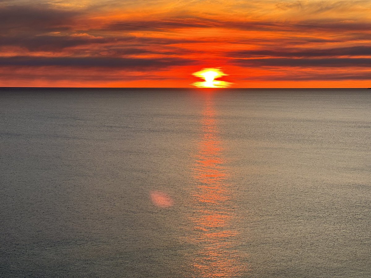 PCB_Swingtrader's tweet image. Same bro and love working w/you and the fam! Busy moving into our newest condo so only one trade today. Gathering a nice collection with this one on the bay turning the beach fronts into vaca rentals w/gains @rowdyondatrack is helping us make. Capital gains going to be a bitch😂