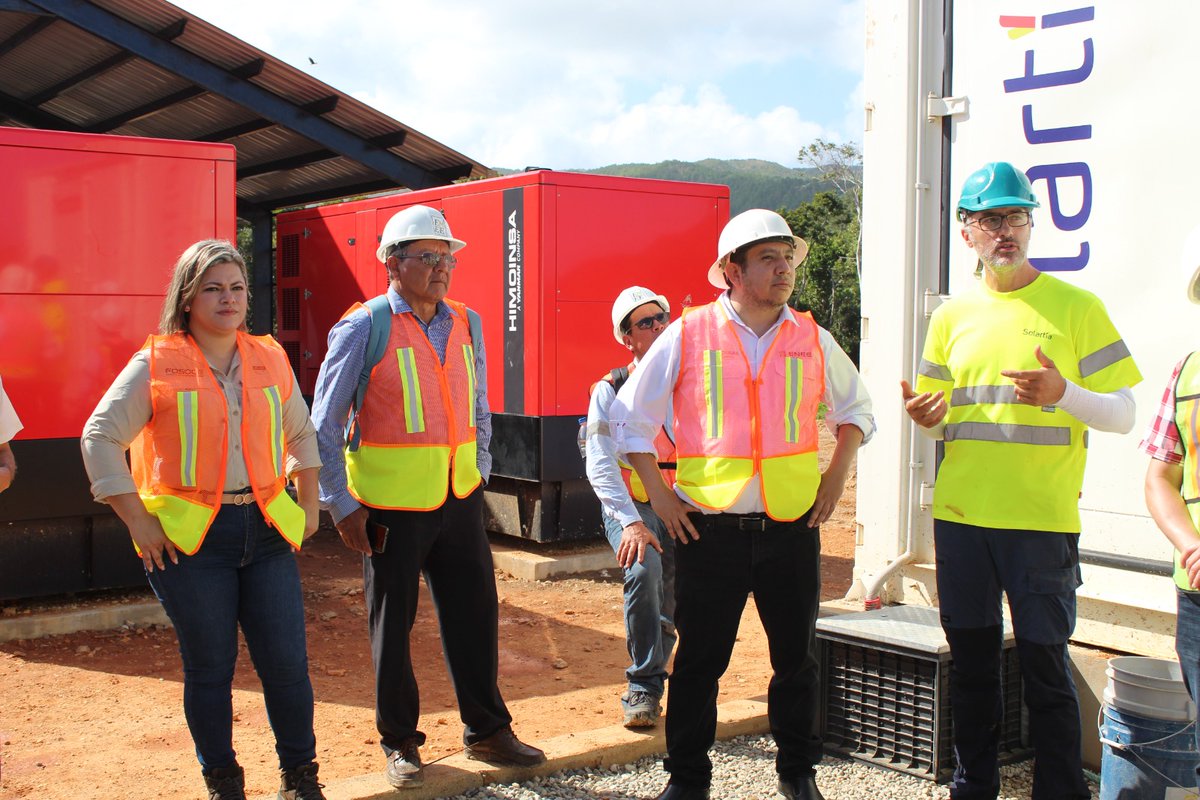 carbajal_tejada's tweet photo. La @EneeHnOficial a través del #Fosode pronto hará inauguración en la isla de Guanaja de fase 1 de planta solar-híbrida de 1.2 MW que beneficiará a más de 6 mil personas. Este sistema tendrá efecto en mejores tarifas, estabilidad del suministro y focalización de subsidios. https://t.co/kgDT9ewics
