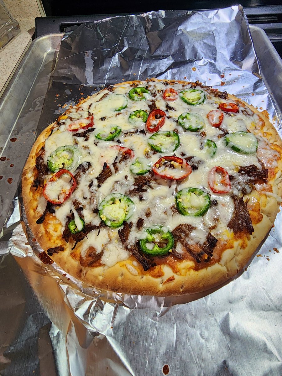 thespicygnome's tweet photo. Pulled beef Mexican pizza night! Topped with #LIV and #DragonsTears https://t.co/FZwxYwW5ts