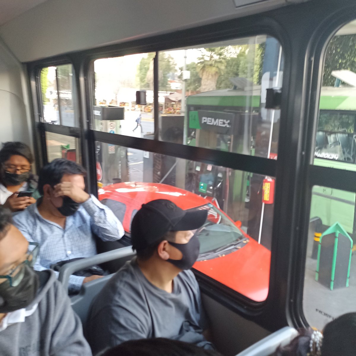AntonTrillo's tweet photo. Oye @LaSEMOVI los camiones pueden cargar combustible con pasaje en las gasolineras de @pemex? 
La gasolinera es la de Av. Revolución No. 1649, San Ángel, Álvaro Obregón, 01000 Ciudad de México, CDMX https://t.co/bBBCCvgJpf