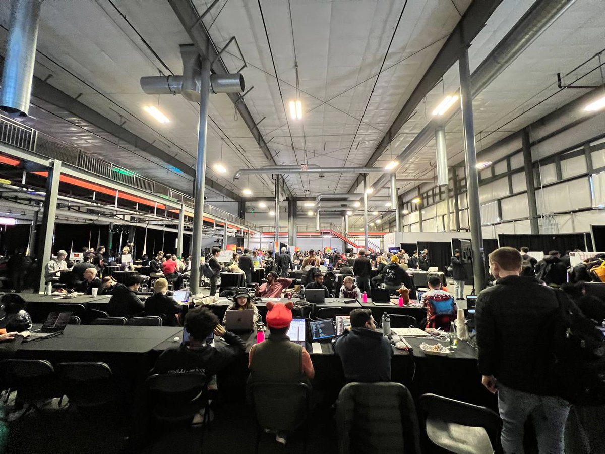 EthereumDenver's tweet photo. .@Galxe's #BUIDL week workshop this morning! 

"Buidling more robust dApps with Digital Identities &amp; Verifiable Credentials" https://t.co/nZHXnx8dMa