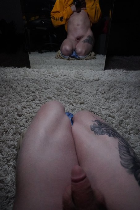 A classic nude pose 😋 https://t.co/bUXcw1r4jR