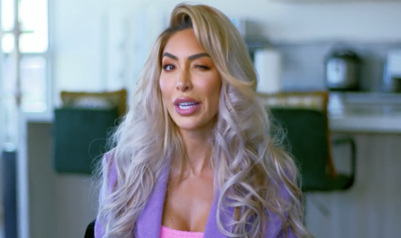 TheAshleysRR's tweet photo. Farrah Abraham's hilarious dating profile reveals she's looking for a man who's financially secure, "mentally healthy" &amp; "non-addicted": https://t.co/21bgXnDswQ https://t.co/0y1OaFIHAw