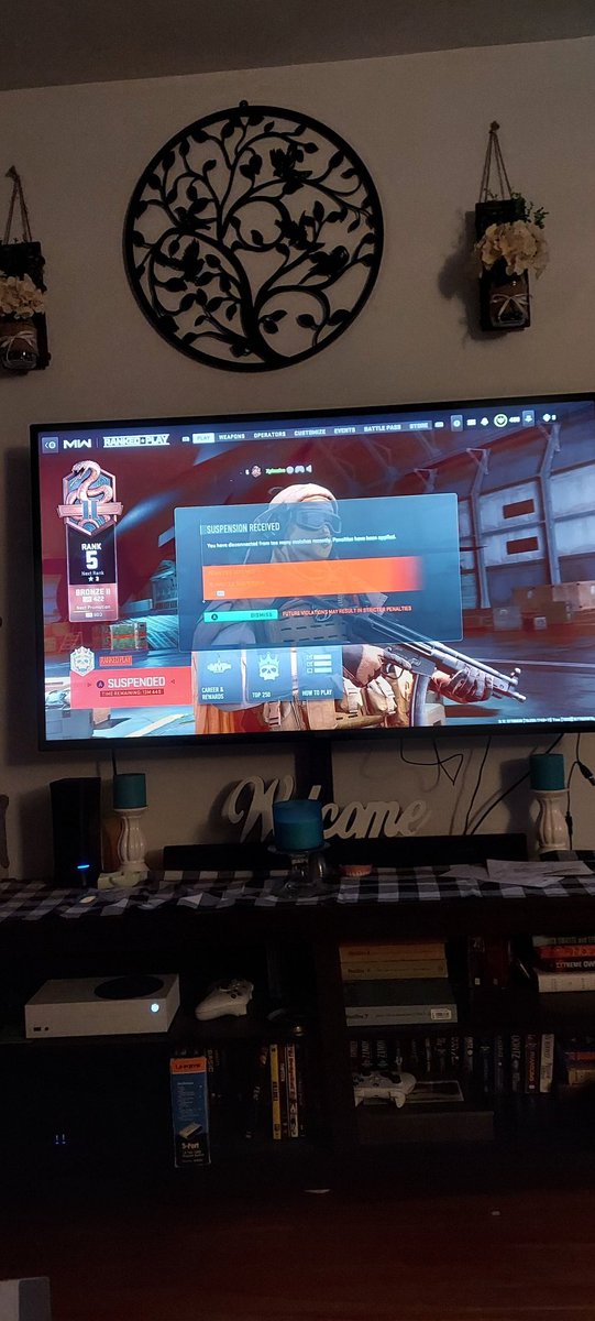 bruisedfriut's tweet photo. @CallofDuty @ATVIAssist  WOW... 15 min suspension because THE GAME disconnected... WTF guys... https://t.co/z1eveX3jft