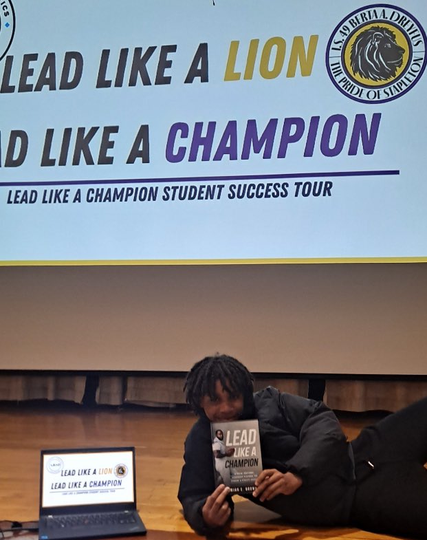 LEAD LIKE A CHAMPION, passionately brought to our students and staff by Jeremiah Brown, inspired our students to unlock their greatness and inner leaders! The autographs were an added bonus 😉 @CSD31SI @DrMarionWilson @CChavezD31 @Ms_Nat_Lawrence @CliffordD31 @Perkforthepeeps