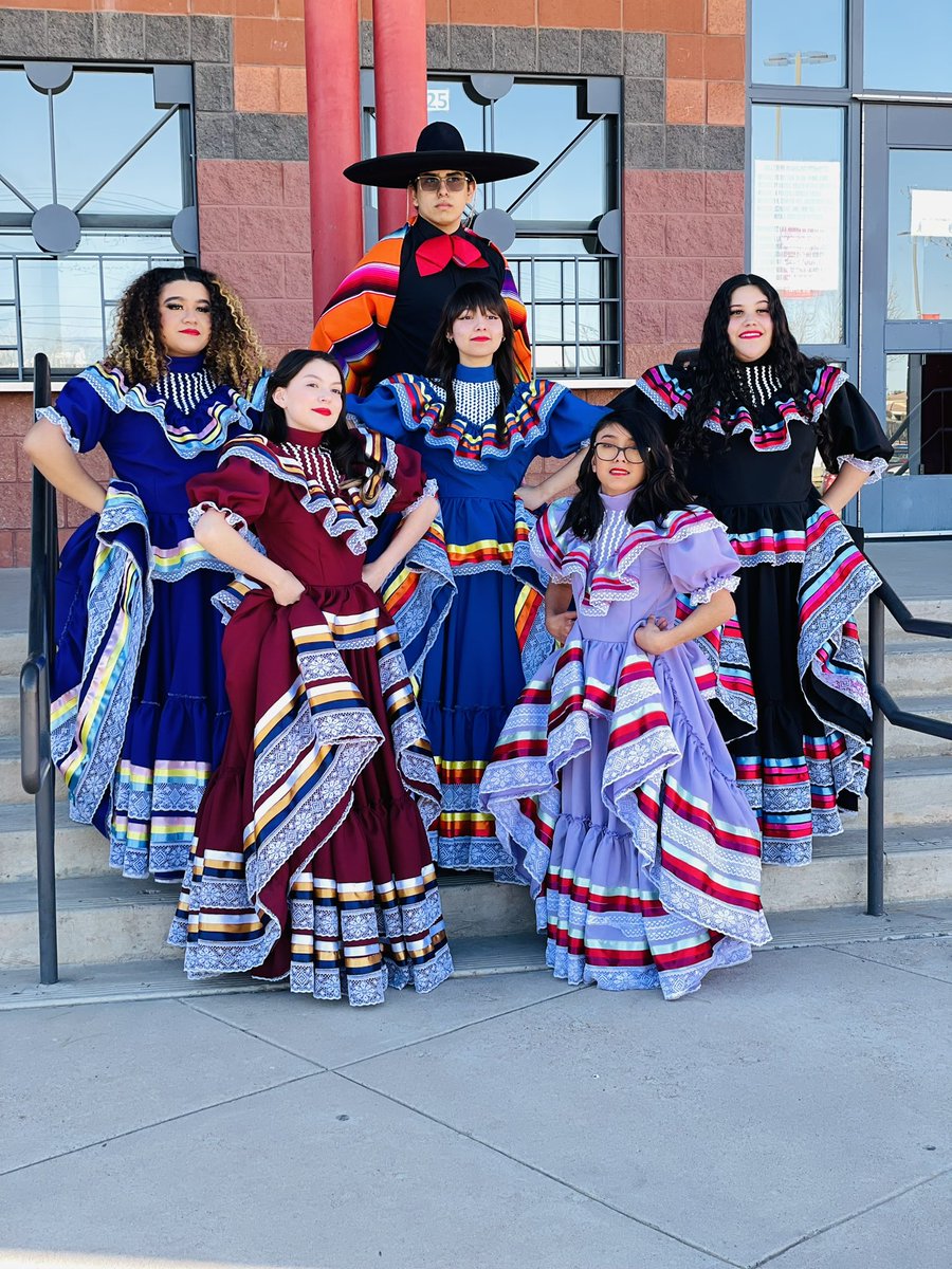 Folklorico Azteca yearbook picture
#EDAztecs_HS