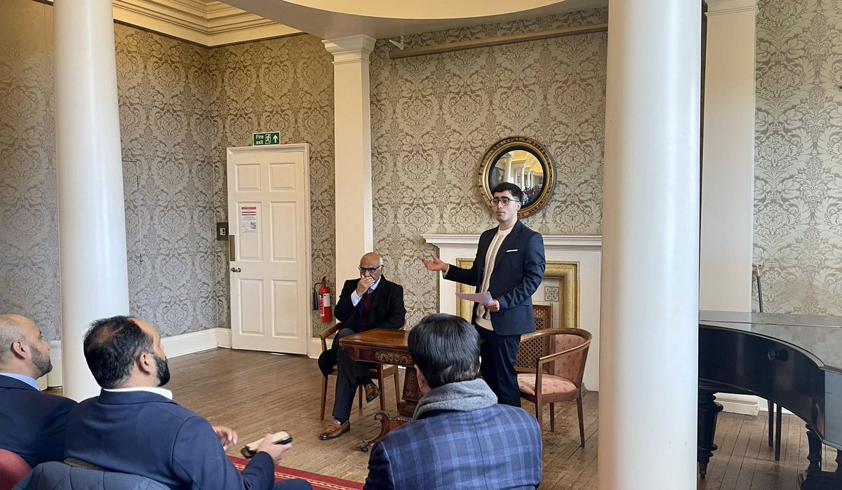 A great opportunity to meet young leaders of Pakistan at Oxford University. Truly inspiring @Ahmadnawazaps @IkIsrar @MohammadAbbasi @RajaFaisalPK @MuhammadNawaz @ImTaimurKhan @JKhanClassified @marifanis @AtozaiKhan @UniofOxford @NahdT5 @HaseebarslanUK @KaleemHussain20 @Akhuwat