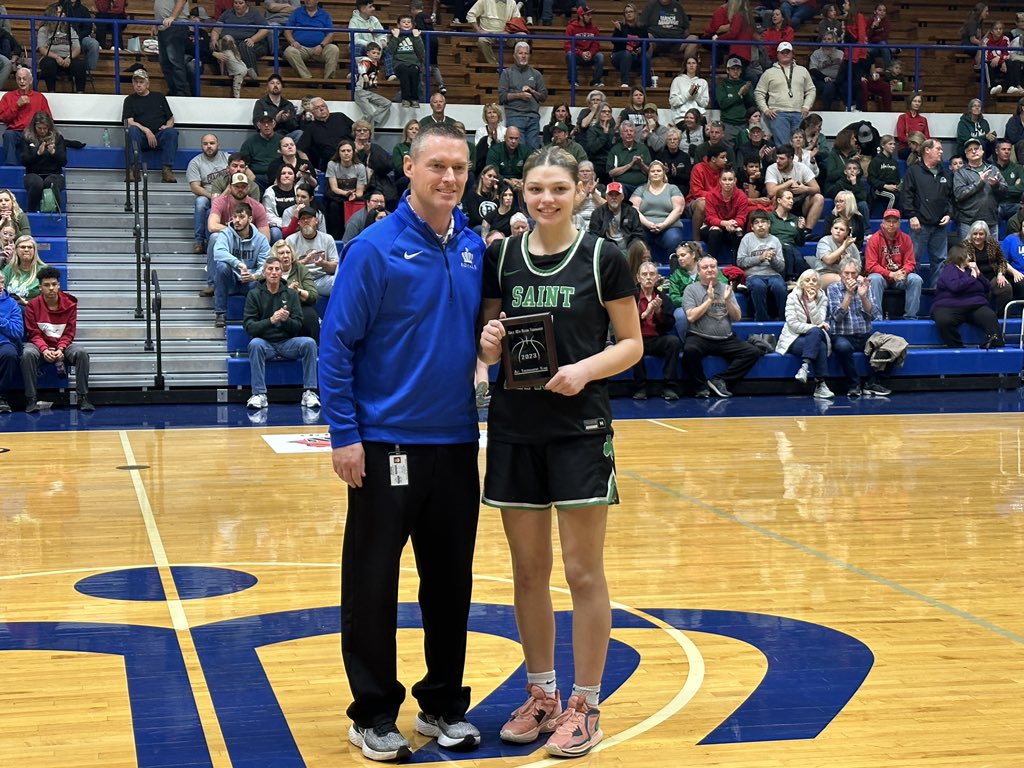 Congratulations to Izzy Riggs on being named to the 10th Region All Tournament Team!