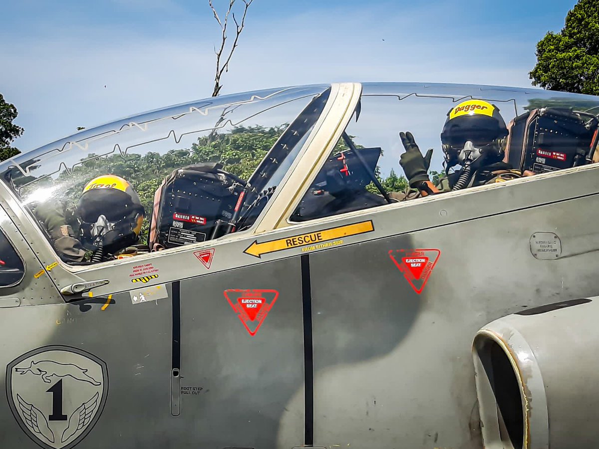 _TNIAU's tweet photo. Selamat pagi, Airmen, selamat beraktivitas.

Utamakan keselamatan,
Pererat kerukunan,
Jangan lupa sarapan,
Agar kuat menjaga perasaan.

Kabarnya kalau lagi laper gampang baper.

#dmmp 💂🏻‍♀️ https://t.co/9vsIzmfIqw