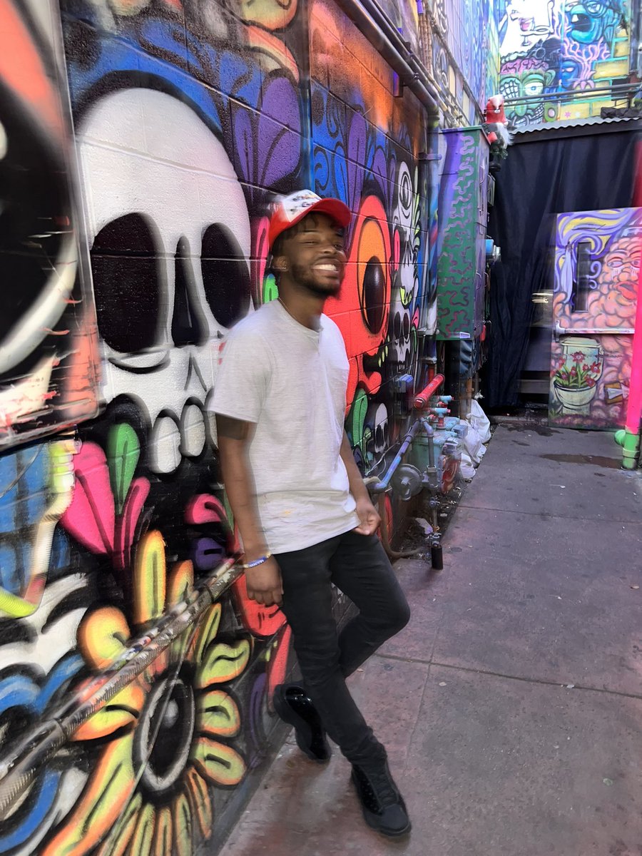 Lawkid00's tweet photo. Never second guessin it was hard in the beginning, had to grind for a minute now we shine for a livin. https://t.co/TBON1hyMar
