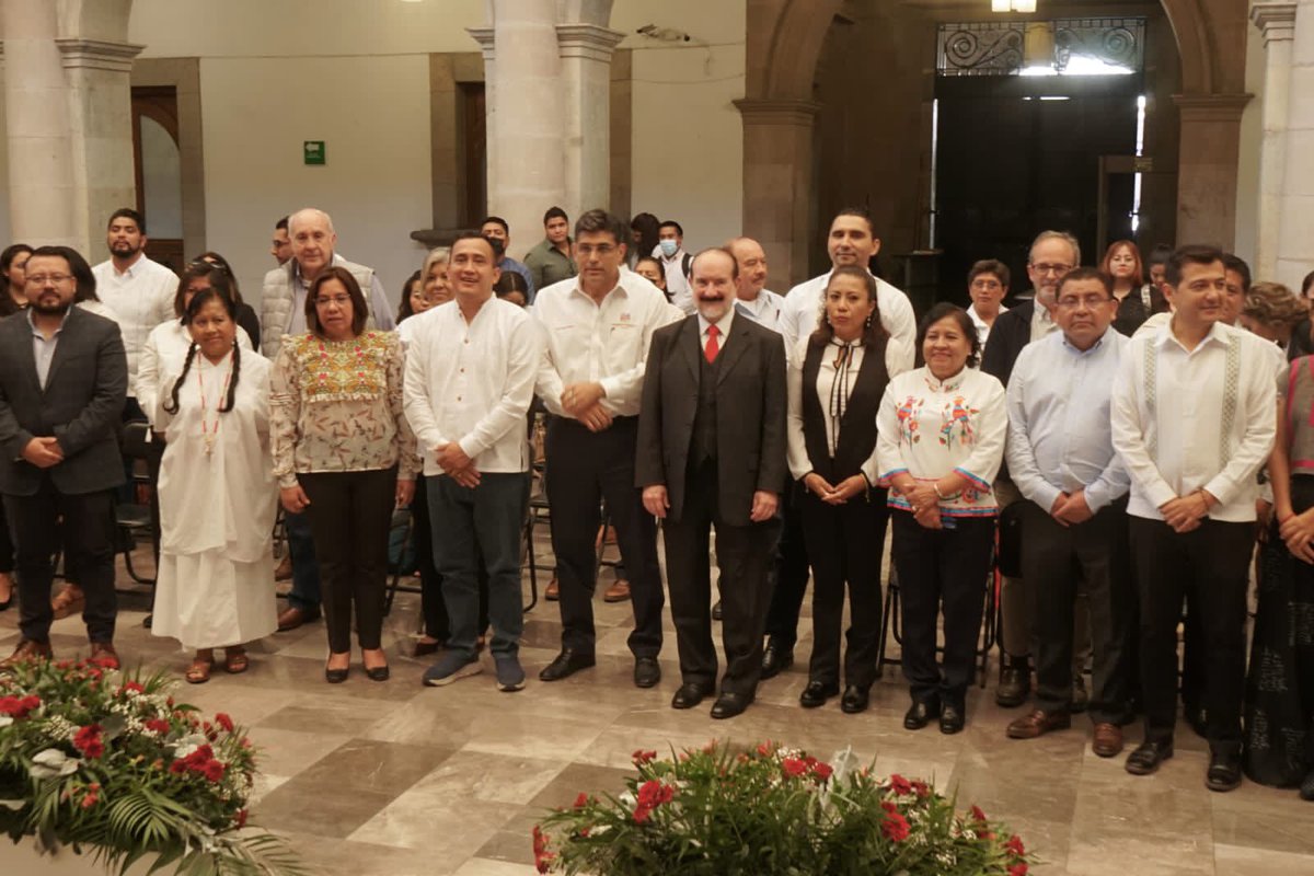 Nino_Morales1's tweet photo. Esta tarde tomé protesta como integrante del Consejo Estatal de Mejora Regulatoria del Estado de #Oaxaca, desde este espacio promoveremos que los trámites, servicios y programas sean eficaces, más accesibles y a bajo costo.

#SomosUnPuebloTransformandoSuHistoria https://t.co/axxeALXIpO
