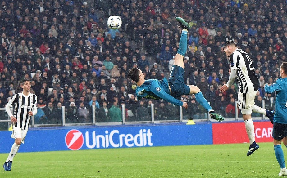 OficialSala12's tweet photo. Cristiano Ronaldo na temporada 17/18:

🏟 55 jogos
⚽️ 54 gols
🅰️ 11 assistências
🏆 Champions
🏆 Mundial
🏆 Supercopa UEFA
🏆 Supercopa 🇪🇸
👟 Artilheiro da Champions
👟 Artilheiro do Mundial
👟 Vice-artilheiro da Copa do Mundo

• Não venceu Bola de Ouro, The Best e nem Puskás. https://t.co/GYo9UX8Fhp