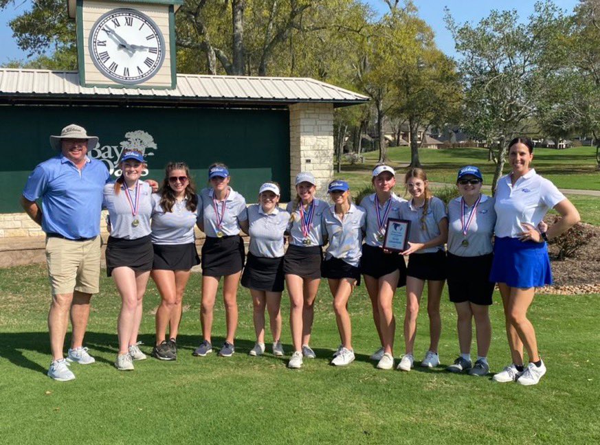 The girls golf team played in the Clear Lake tournament at Bay Oaks. The team took 1st place and @SydneySartor placed 2nd individually.
