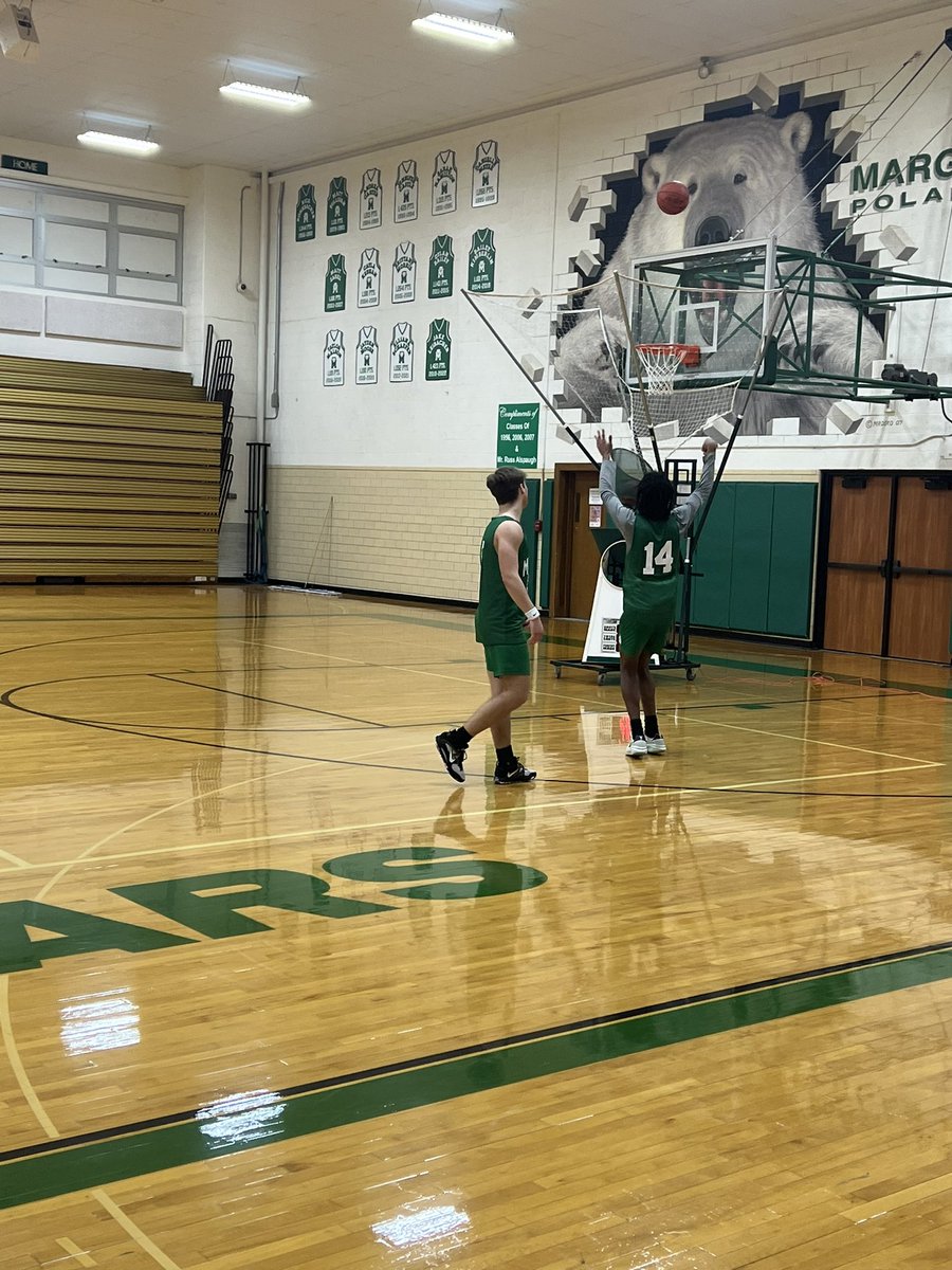Gotta love guys still wanting to get better AFTER a two hour practice…waiting for Game #24!

#PBears 🐻‍❄️🏀