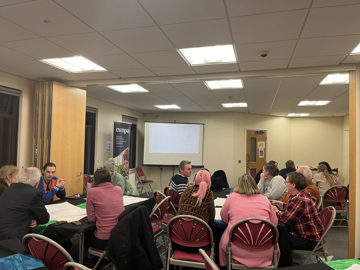 ValeEconomy's tweet photo. The next in our Hackathon series is our retail #VALEHACK with @martin_downes @paulstepczak @Cwmpas_Coop this evening in #llantwitmajor working collaboratively on Town Centre/ Shopping district development ideas https://t.co/oxFUnqEUA4