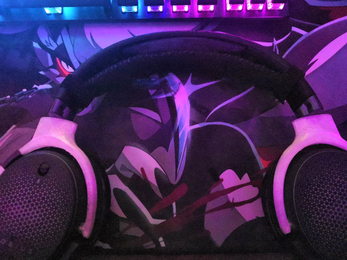 Hantomei 🦊🌸💢「hantomei.bsky.social」 (@hantomeii) on Twitter photo Part 2 of restoring my <a href="/Audeze/">Audeze</a> Mobius. These are my favorite headphones for streaming but after 2 years, the plastic finally broke. <a href="/correnzo/">A Pimp Named Correnzo</a> was able to 3D print new parts, but then it sat too low. Today I sewed together an adjustable padding to compensate for that. All fixed <3 Part 2 of restoring my <a href="/Audeze/">Audeze</a> Mobius. These are my favorite headphones for streaming but after 2 years, the plastic finally broke. <a href="/correnzo/">A Pimp Named Correnzo</a> was able to 3D print new parts, but then it sat too low. Today I sewed together an adjustable padding to compensate for that. All fixed <3
