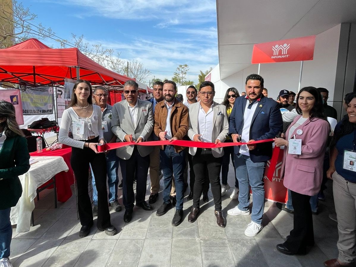 MC_SolucionesIn's tweet photo. Qué gusto participar en esta Feria de Vivienda organizada por AMPI Aguascalientes e Infonavit. 
Un excelente evento de este viernes y sábado en la explanada de las Oficinas de Infonavit, muchas gracias por la invitación. #socioampi #FeriaDeVivienda #INFONAVIT https://t.co/5PgqqhX3kb