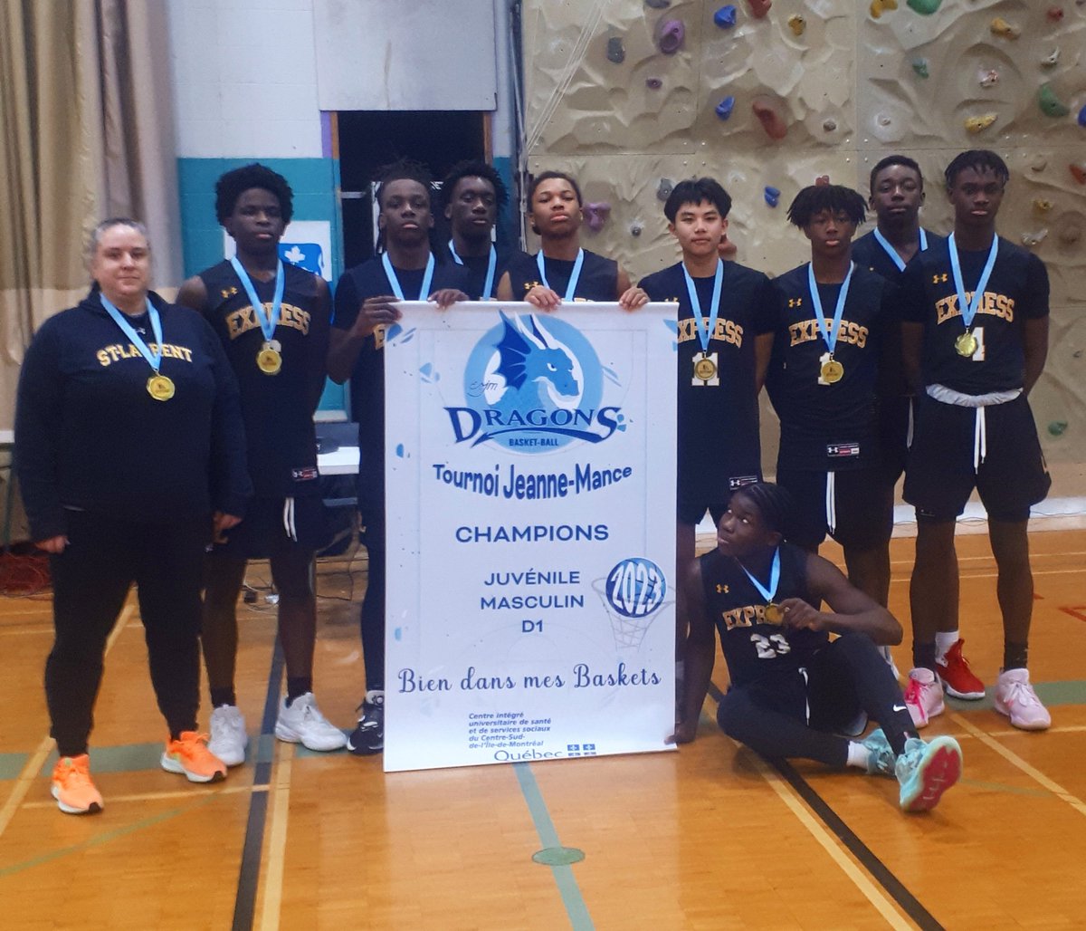 StLoExpressmbb's tweet photo. Champions tournoi de Jeanne-Mance !!! Bravo à nos Juvéniles D1 👏👏 https://t.co/sxjZNqlV3F