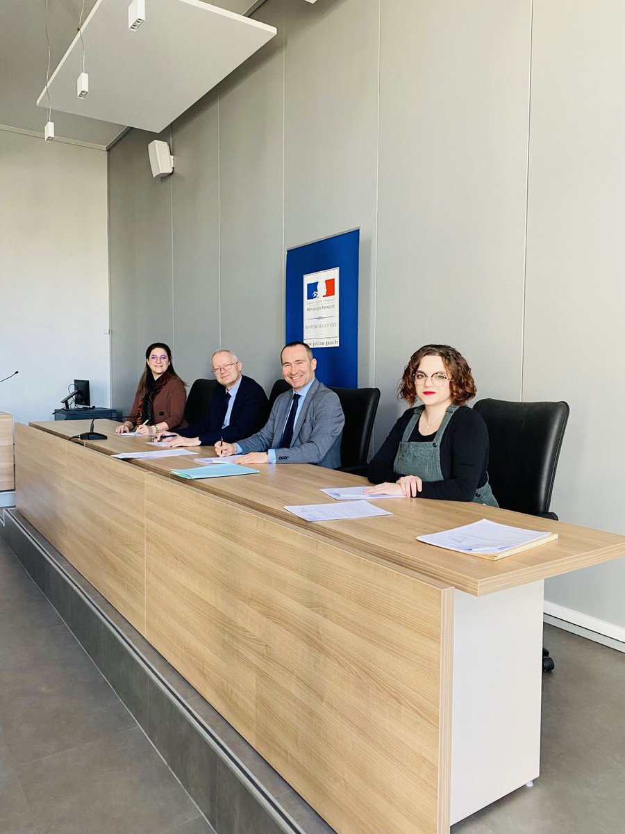 Asso AEM (@associationaem) on Twitter photo 🟩 AEM 52 🟩
4 conventions de stage ont été signées lundi 27 février entre le TJ de Chaumont et l’AEM 52.
✅ responsabilité parentale
✅ lutte contre les violences conjugales
✅ sensibilisation aux dangers des stupéfiants
✅ sensibilisation à la sécurité routière
<a href="/pr_chaumont/">Procureur Chaumont</a> 🟩 AEM 52 🟩
4 conventions de stage ont été signées lundi 27 février entre le TJ de Chaumont et l’AEM 52.
✅ responsabilité parentale
✅ lutte contre les violences conjugales
✅ sensibilisation aux dangers des stupéfiants
✅ sensibilisation à la sécurité routière
<a href="/pr_chaumont/">Procureur Chaumont</a>