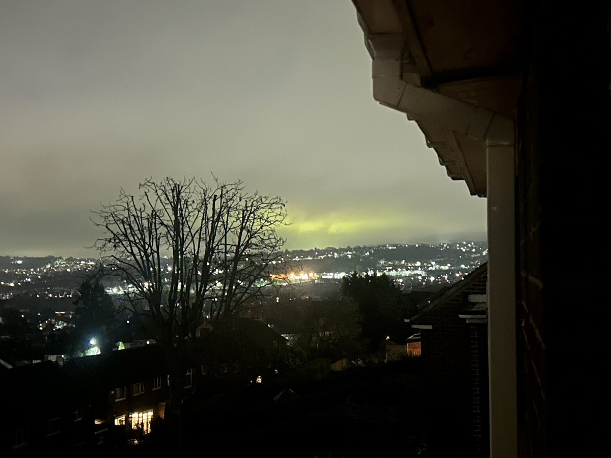 PE_MrSmith's tweet photo. Northern Lights in Sheffield? https://t.co/LtqoBJIclf