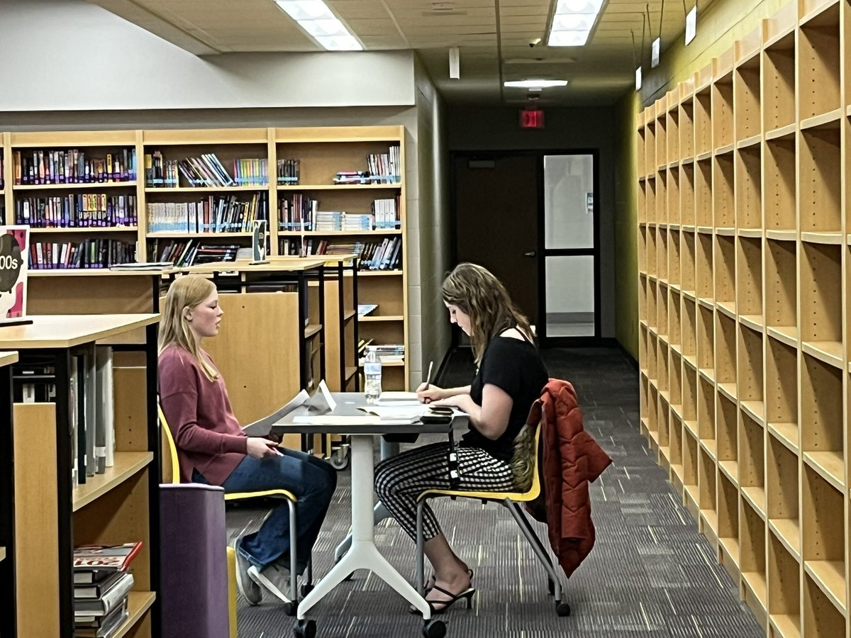 DettmannLisa's tweet image. Students taking our English 11/GTC Speaking Principles dual enrollment course had the opportunity to demonstrate their strong communication skills during mock interviews with our business partners. It was an awesome experience. #eahsgo #1Herd