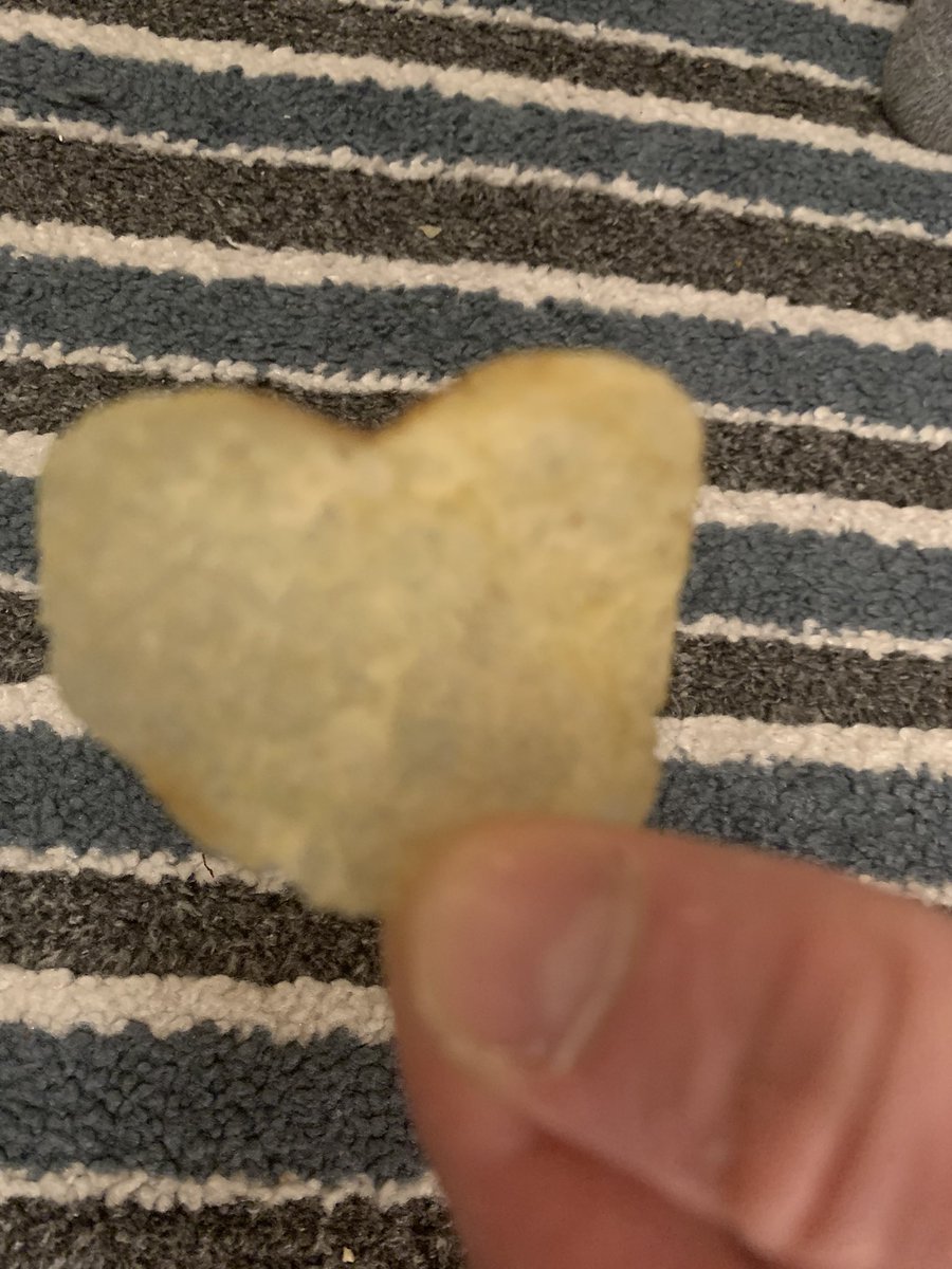 RachTaylor25's tweet photo. Heart shape crisp! #lovefromwalkers https://t.co/s6LSs1vals