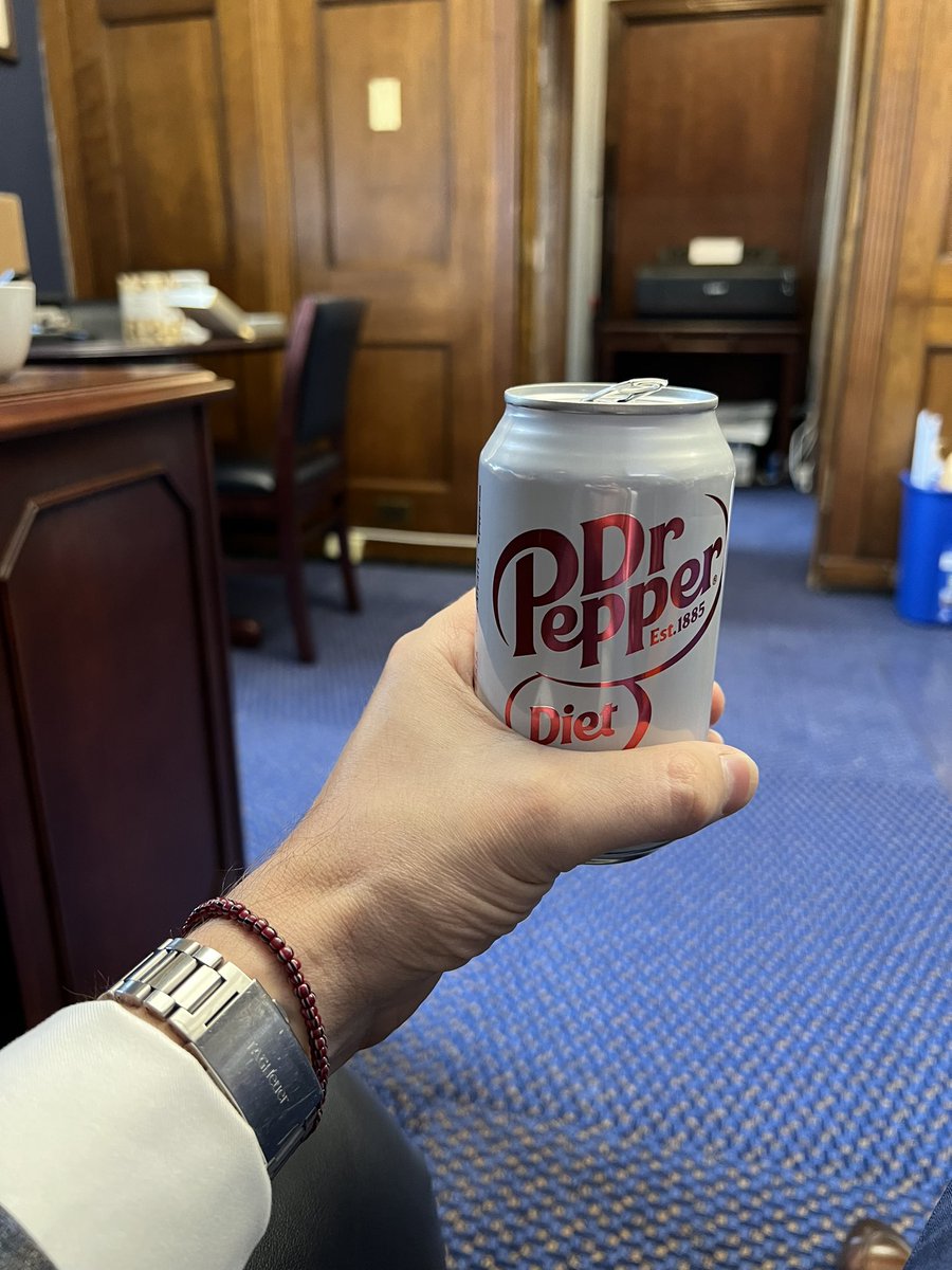 SnacksOnTheHill's tweet photo. . @RepEllzey has the goods! #SnacksOnTheHill https://t.co/s4da6KGLQw