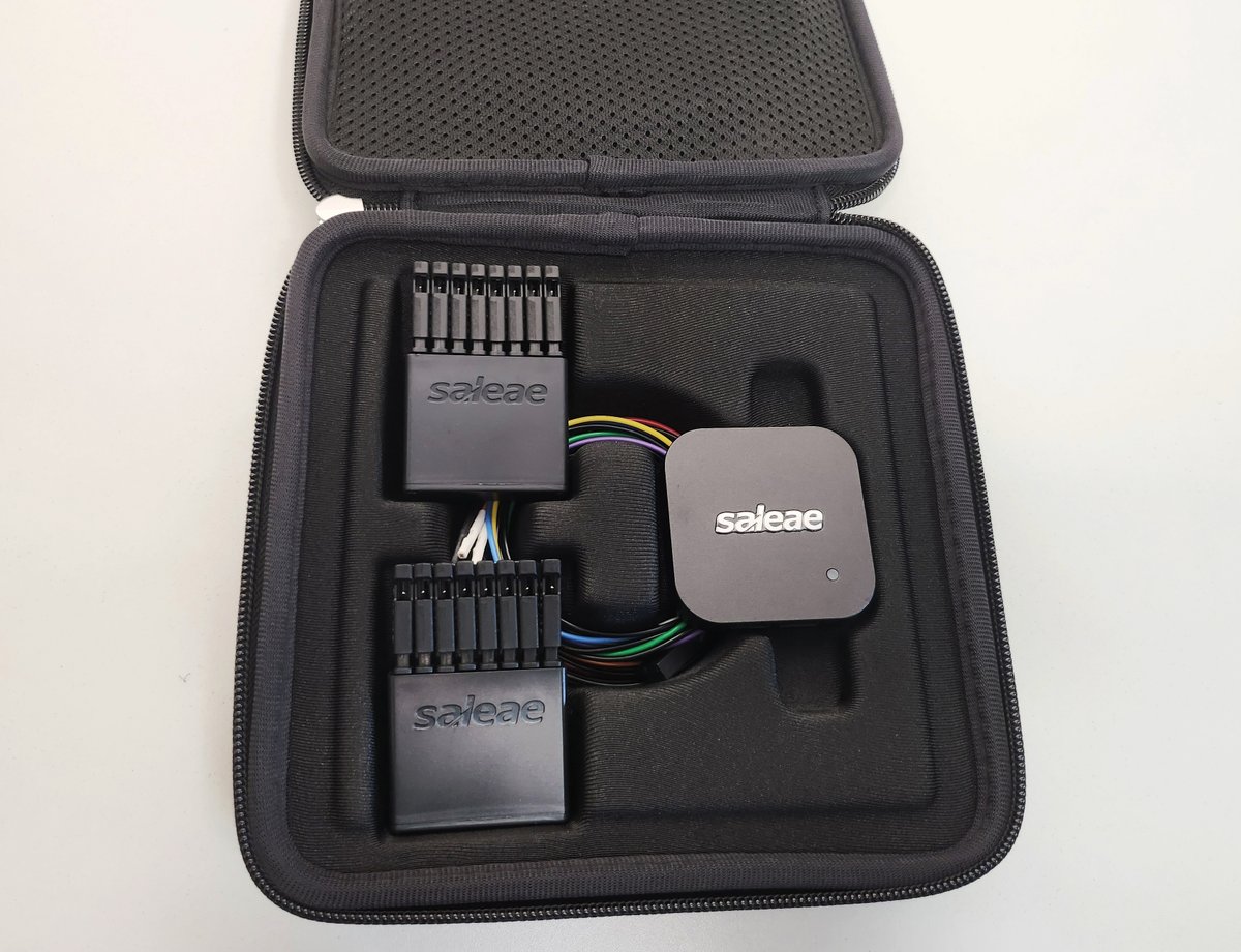 Hackenstein's tweet image. Just received mine @Saleae Logic 8 \o/
One of the best #debugging tool ever.
1 x Saleae Logic 8
1 x Carrying case
2 x Wire harness
16 x Test clips
#logicanalyzer #hardwarehacking