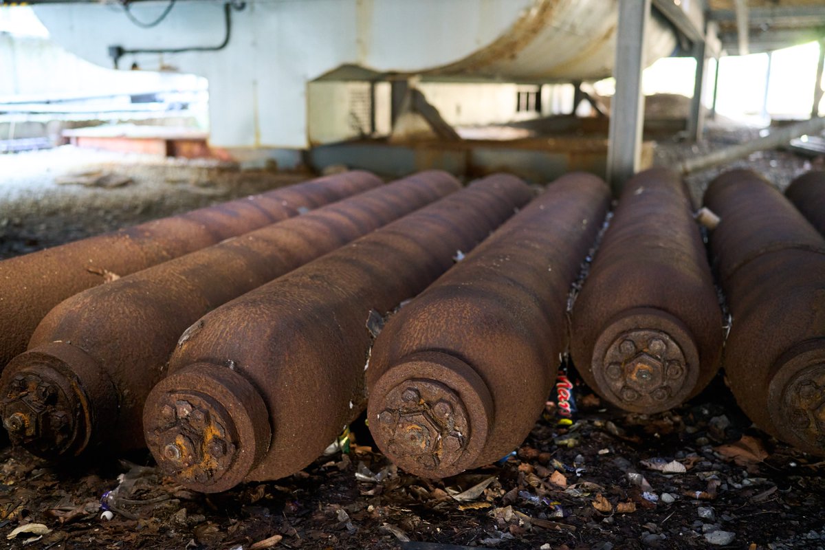 howtofixauboat's tweet image. We&apos;ve got a bunch of big steel HP air flasks that might still contain 1940s air! Reckon any climate scientists etc might find them useful?🤣