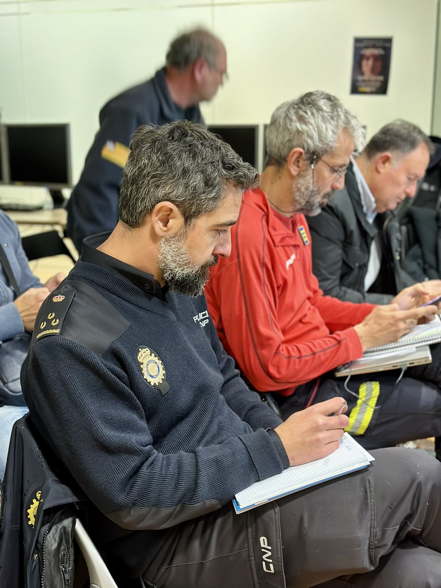 Emergencies_112's tweet photo. Les pròximes hores seran les més crítiques👇

▪️ Es demana a la població evitar qualsevol desplaçament innecessari

▪️ Es recomana la suspensió de les activitats esportives

▪️ S'han suspès tots els actes del Dia de les Illes Balears fins demà migdia

🗞️ https://t.co/cz4gL5ajYz https://t.co/RCaKFGqS5O