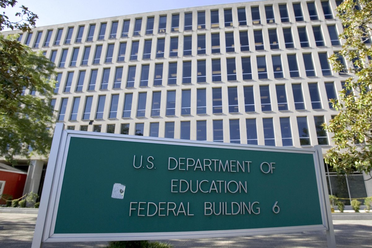 Education Department Issues Updated Guidance on Third Party Servicers ow.ly/wFgO50N3BVW via @usedgov @NACAC believes it is important to ensure that entities working with colleges abide by the same rules as colleges to #defendstudents against unscrupulous behavior.