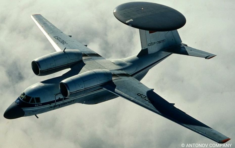 _kyiv_sky_'s tweet photo. Ан-71 ДРЛВ [AWACS] NATOid: Madcap
Розроблявся як фронтовий/палубний ДРЛВ/РЕБ аналог E-2 Hawkeye (ефективно використаний Ізраїлем в авіабоях 06.1982 над долиною Бекаа Лівану).
Розсекречений фото у "Вечірній Київ" ще до першого злету під час візит М.Горбачова в Київ 25.06.1985.
⤵️ https://t.co/RGCnvzrrIn