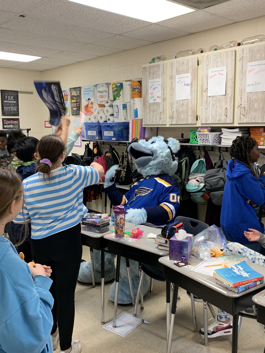 TimScholle83's tweet photo. Louie from the @StLouisBlues visited @CastlioElem to congratulate our 5th graders from Mrs. Tarka’s class for being amazing readers! Thank you Louie for celebrating with us! https://t.co/GXTz7pAWRX