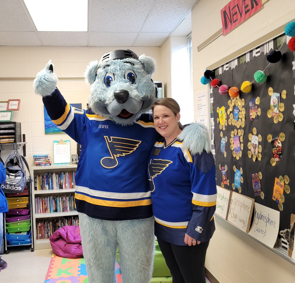 TimScholle83's tweet photo. Louie from the @StLouisBlues visited @CastlioElem to congratulate our 5th graders from Mrs. Tarka’s class for being amazing readers! Thank you Louie for celebrating with us! https://t.co/GXTz7pAWRX