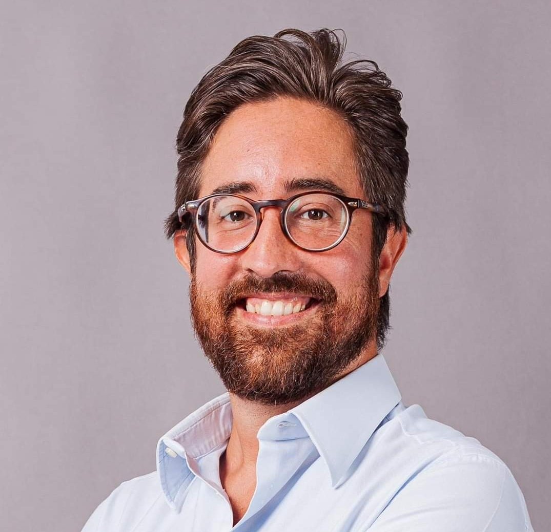 Oggi Enrico Gandolfi giovane consigliere del XIII Municipio di cui mai dimenticheremo il valore ci ha lasciato. Una grave perdita per Roma e per ciascuno di noi. Tutta la comunità del Partito Democratico partecipa all'immenso dolore della famiglia e di tutti e tutte i suoi cari.