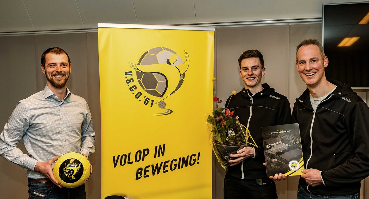Dickhof Rijwielen verlengt sponsoring VSCO'61. 
Dickhof rijwielen is opnieuw subsponsor van VSCO'61. Afgelopen vrijdag ondertekenden Eddy, Herco en Sjoerd de nieuwe sponsor overeenkomst. Dickhof werd hartelijk bedankt voor de sponsoring. 
Lees meer via: vsco.nl/nieuws/3756/di…