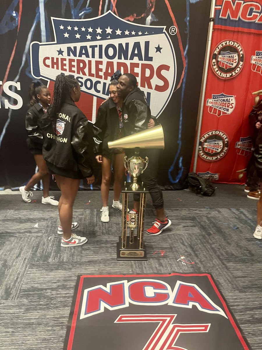 Ken_ro_jo's tweet image. I AM AN NCA CHAMP!!❤️💙