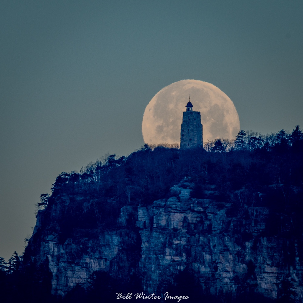 billxp845's tweet photo. Some Blue Hour Lighting
Full Moon Setting Like Clockwork
Sky Top Winter Vibes
.
.
#haiku #sonyalpha #hudsonvalley #Iloveny #optoutside #shawangunks #chronogram #nystateparks #nynjtc #gunks #newpaltz #hvmag #mohonkpreserve #createnomatterwhat #visitvortex #mohonkmountainhouse https://t.co/r9lMBdqM6t