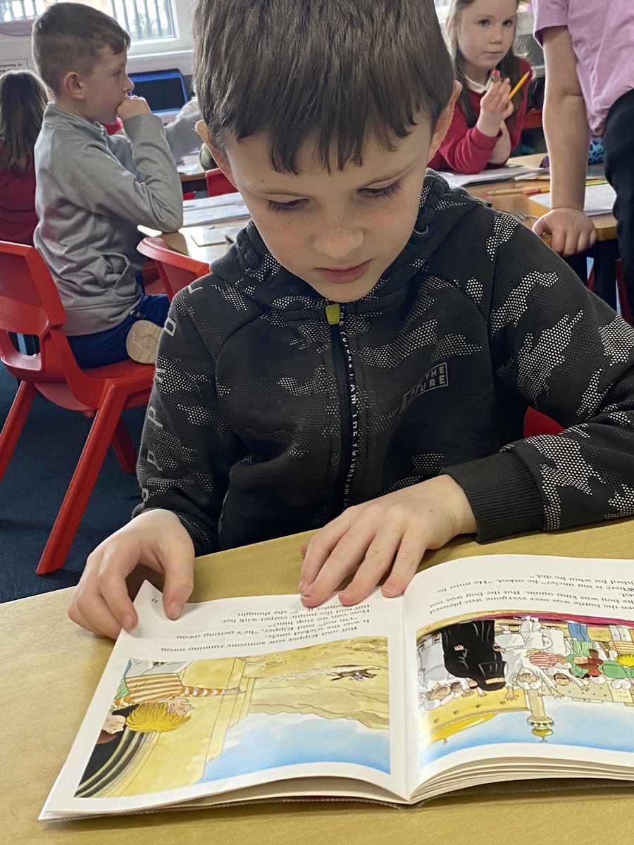 MrsMorrisonDPS's tweet photo. P3/2 are  using their clarifying skills to help develop their understanding of a text. 📚 https://t.co/eGX0yIt5tc