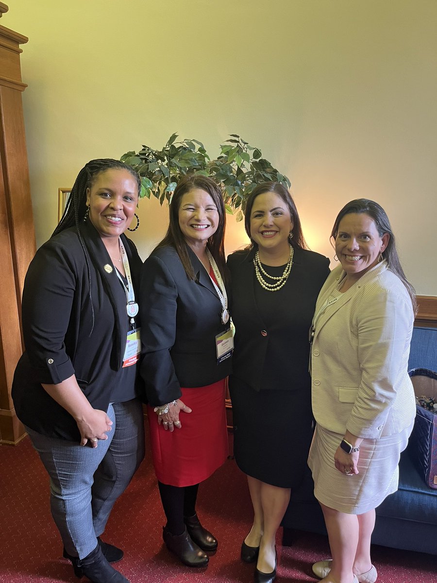 RYHT_Houston's tweet photo. Thank you to Rep. @AnaHdzTx and her staff for welcoming the @RYHTexas &amp; @CharlesButtFdn alumni principal advocates last week.  @PrincipalMrs @martinez_doreen #underthedome #txed #txlege https://t.co/o28B3LN3xt